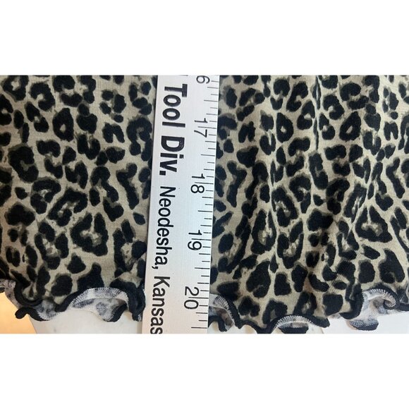 Leopard Print Pajama Set: Short Sleeve Top & Shorts Wavy Hem Lightweight Fabric - Picture 4 of 7